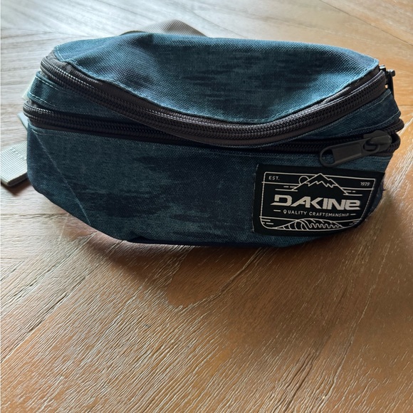 Dakine Men's Teal Belt Bag - Picture 1 of 2